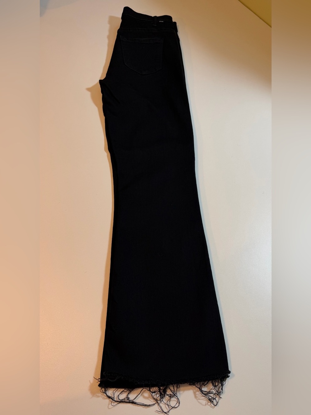 MOTHER Denim The Hustler Ankle Fray Jeans in Not Guilty Black Flare Cropped Raw